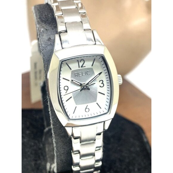 Relic by Fossil Women's Watch ZR34270 Quartz Silver Dial Stainless Steel 21mm - Picture 1 of 13